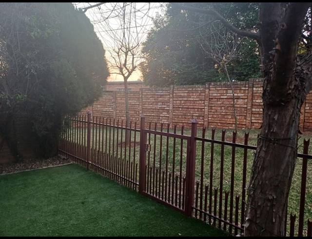 2 BEDROOM PROPERTY TO RENT IN CLUBVIEW